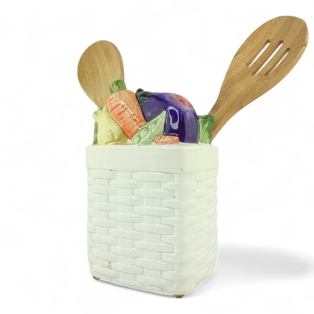 Basket Weave Vegetable Harvest Holder with 2 Wooden Utensils