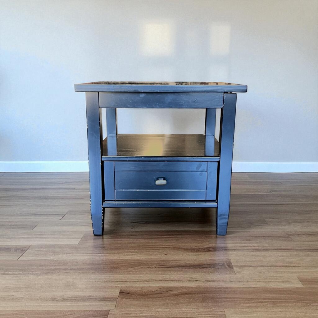End table w/ Drawer