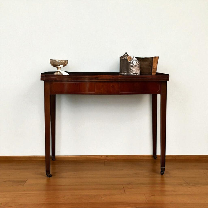 Expandable Table w/ 4 Leaves