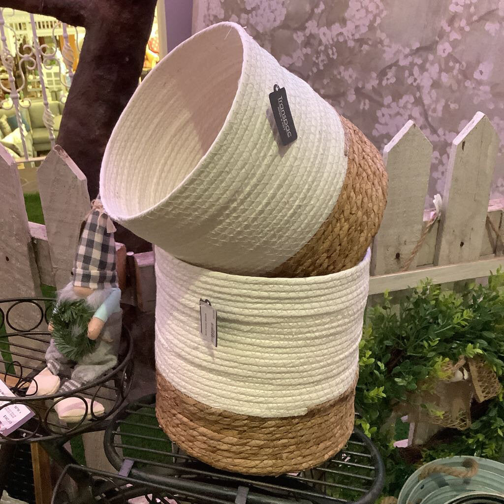Set/2 Woven Baskets