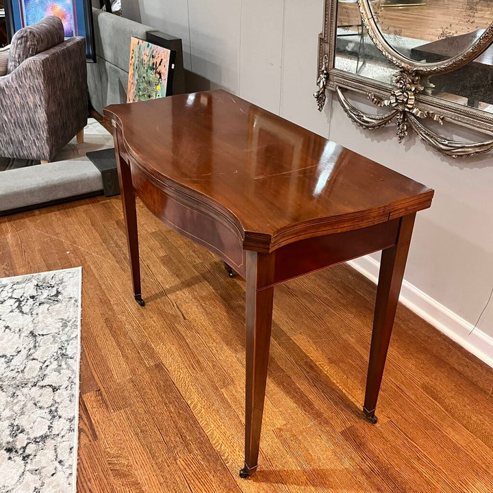 Expandable Table w/ 4 Leaves