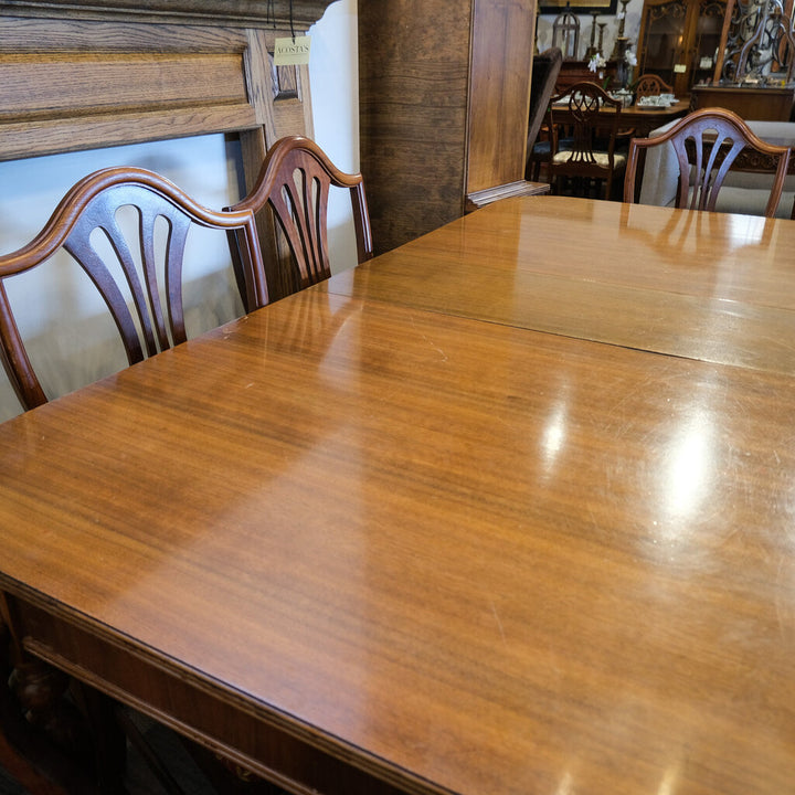 Georgian Style mid 19th Century Dining Table with 3 Leaves and 6 Chairs