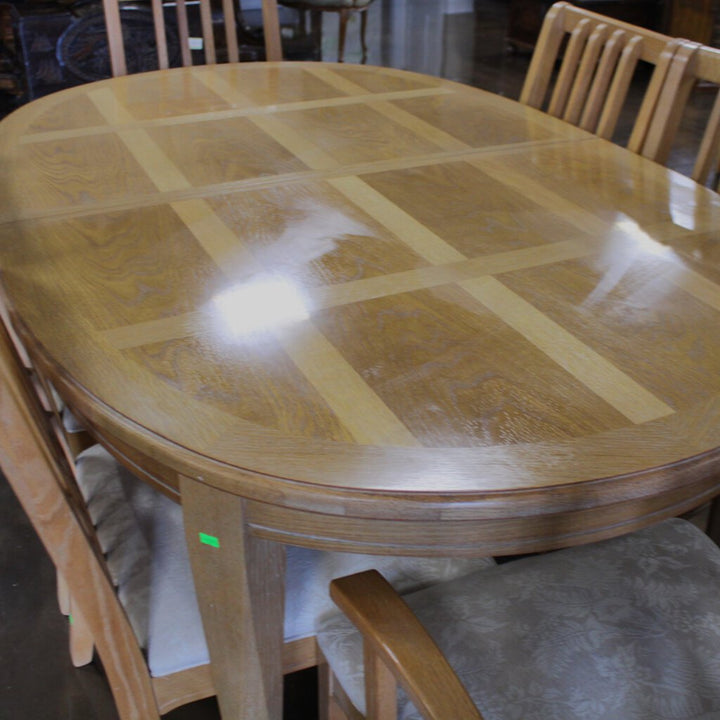 Orig Price $3005 - Dining Table w/ 6 Chairs & Leaf