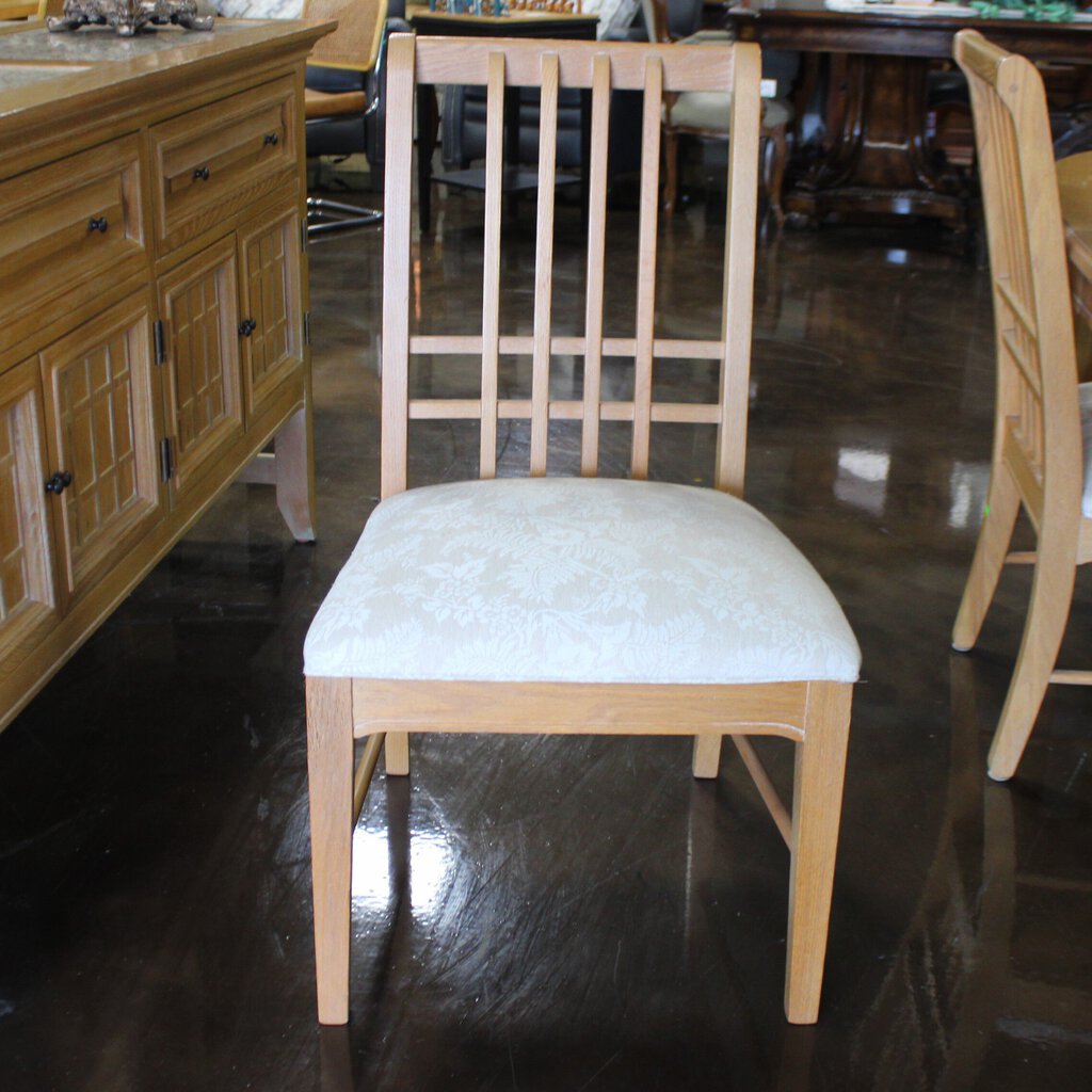 Orig Price $3005 - Dining Table w/ 6 Chairs & Leaf