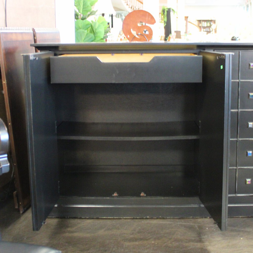 Sideboard w/ 2 drawers & 2 Cabinets