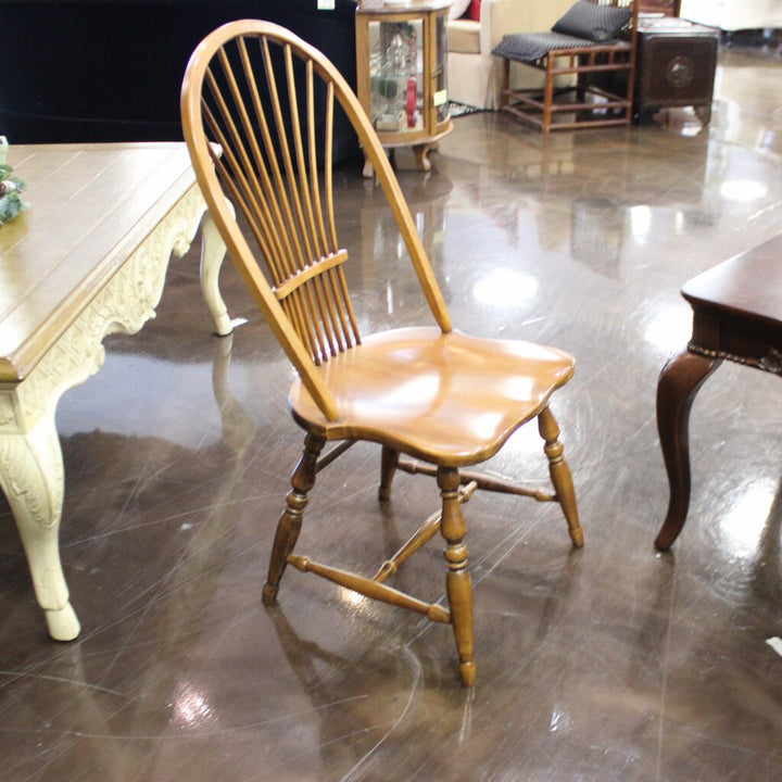 Orig Price $2000 - Dining Table w/ 2 Drawers and 4 Chairs