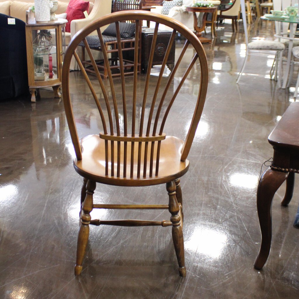 Orig Price $2000 - Dining Table w/ 2 Drawers and 4 Chairs