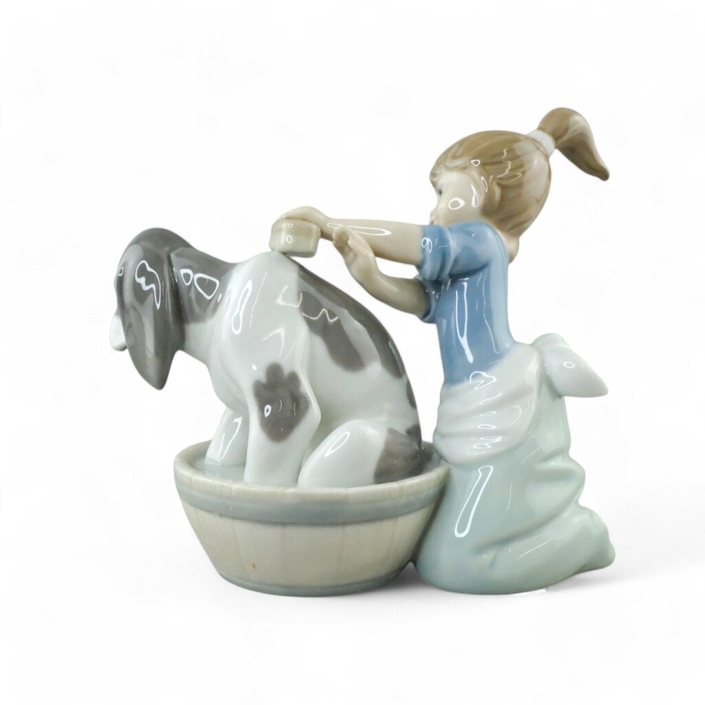 "Bashful Bather" 5455 - Vintage 1987 - Retired