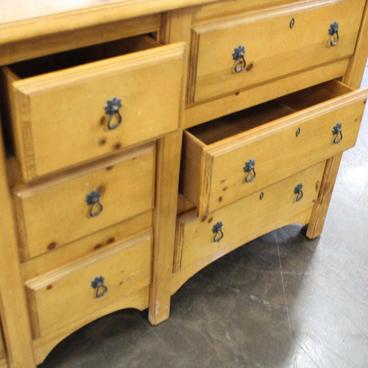 Dresser w/ 9 Drawers