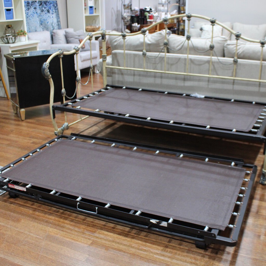 Iron Day Bed w/ Trundle