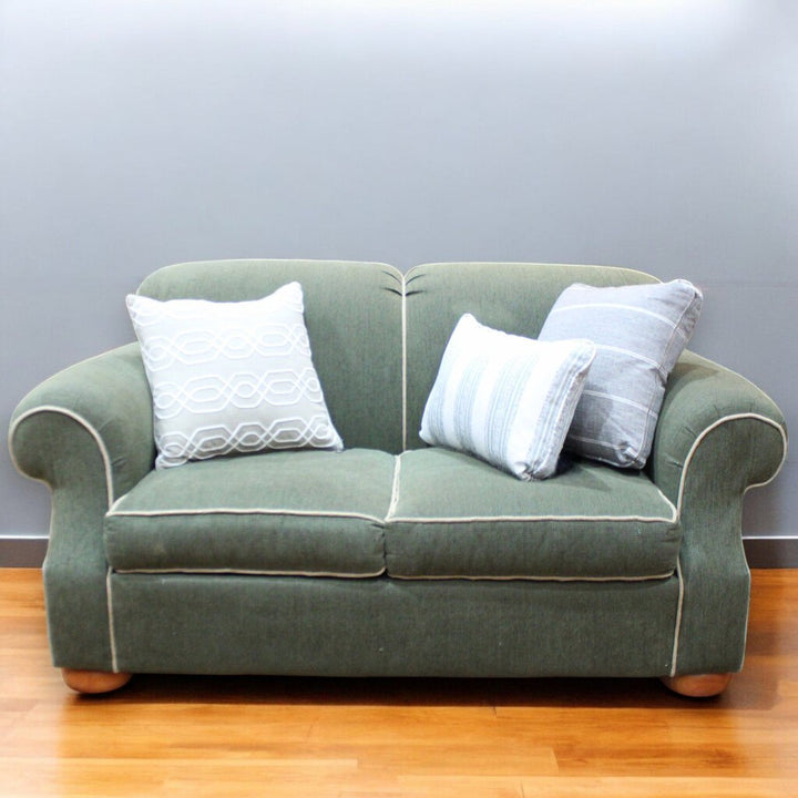 Loveseat w/ Piping