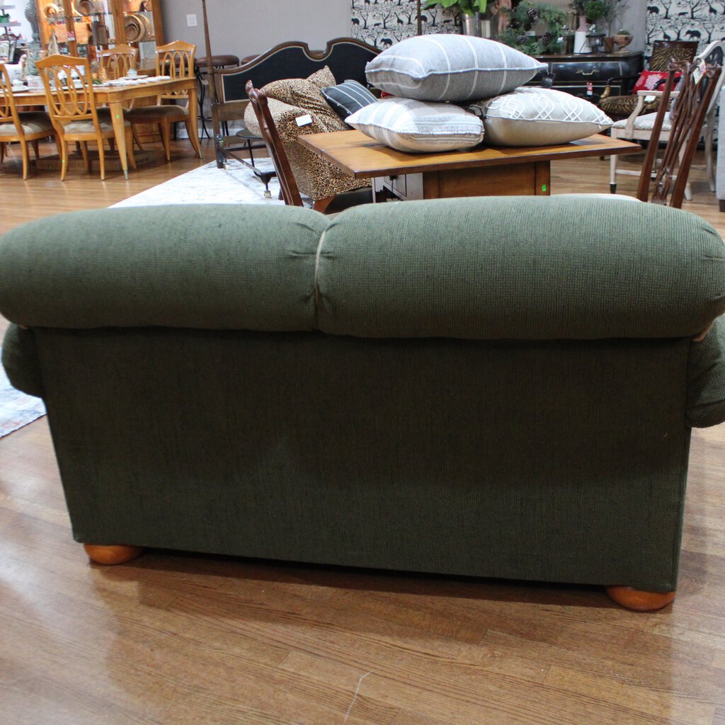 Loveseat w/ Piping