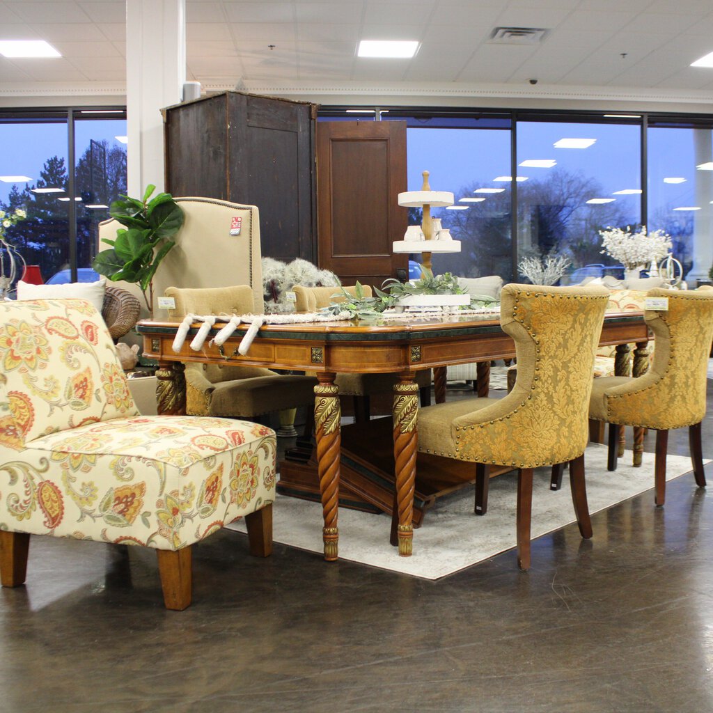 Orig Price $5000 - Ornate Dining Table w/ 2 Leaves & Pads