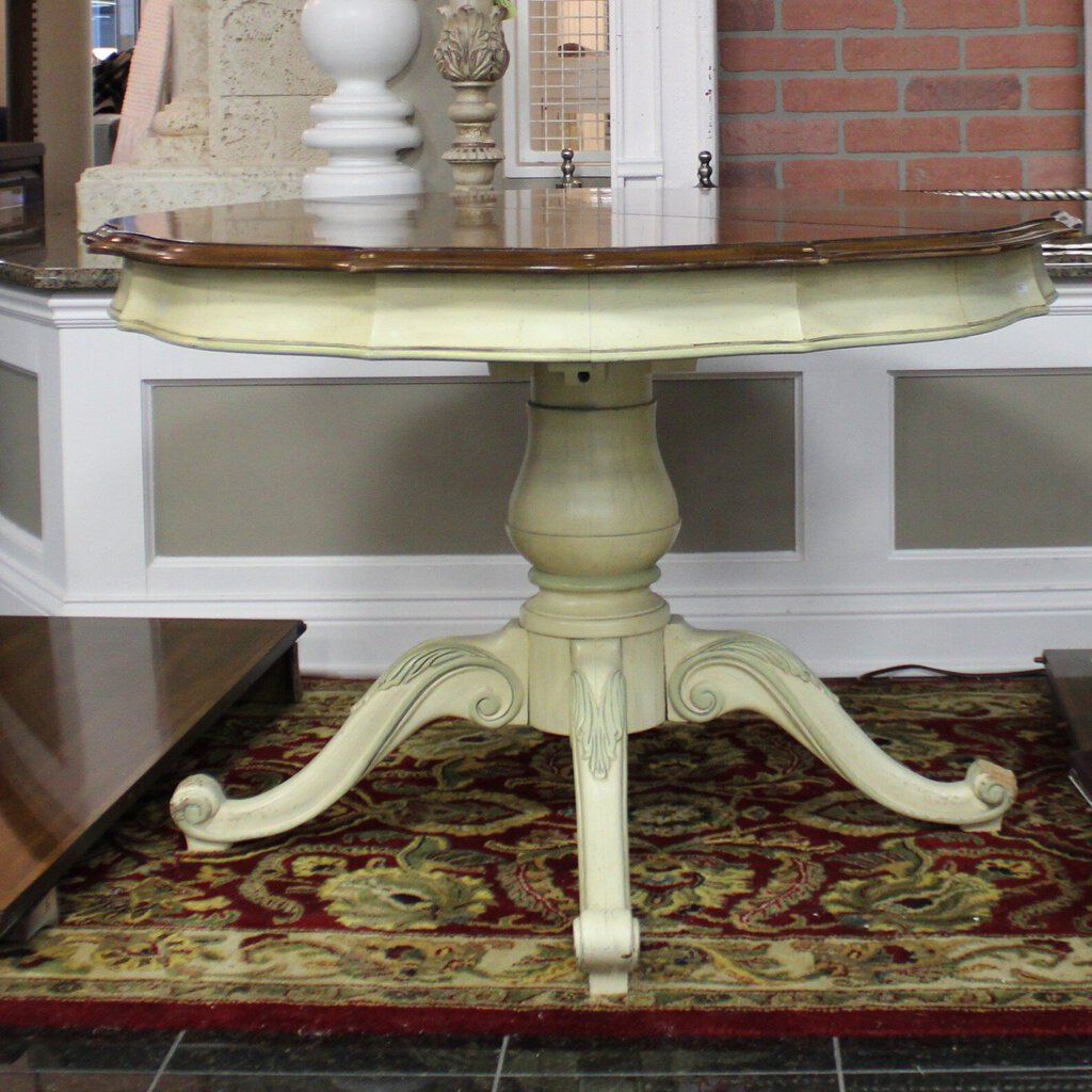 French Country Dining Table w/ 2 Leaves & Pads