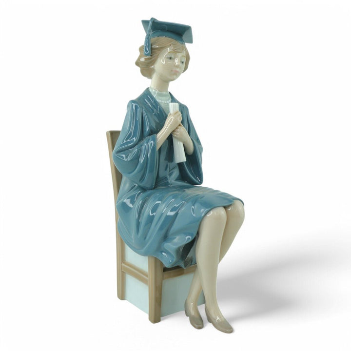 Female Graduate 5199