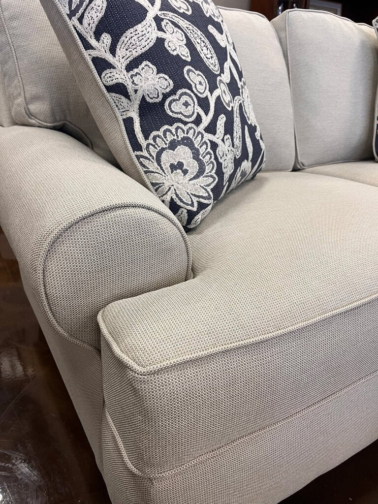 (BRAND NEW) Loveseat w/ 2 Throw Pillows