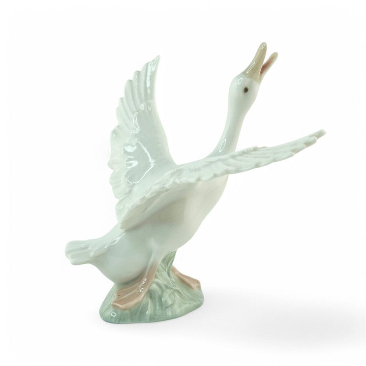 Goose Taking Flight 1263 Retired