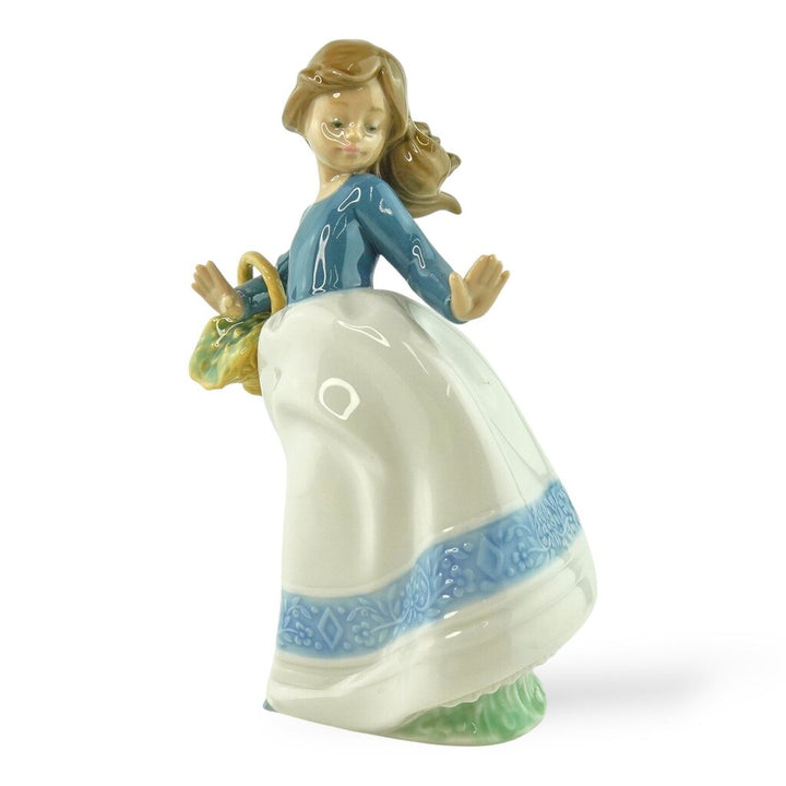 Girl with Basket 1095