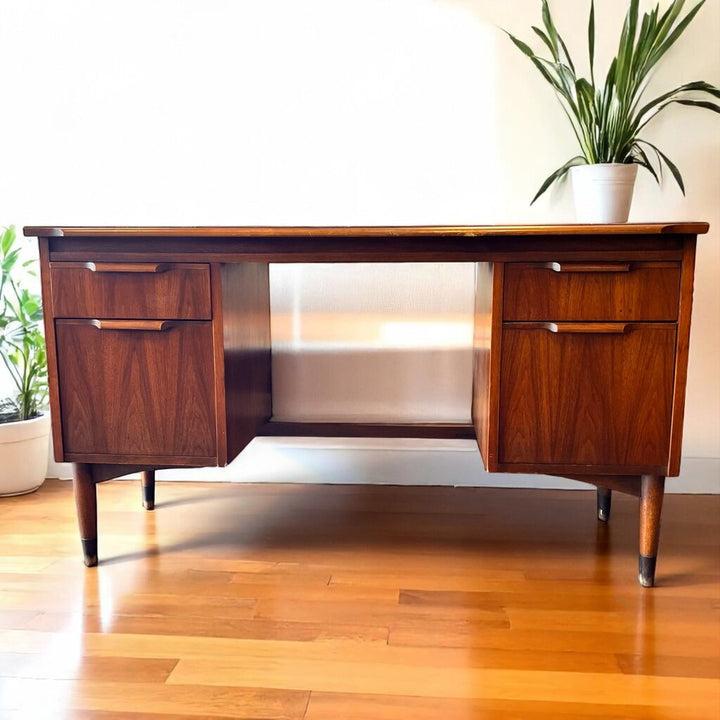 MCM Desk