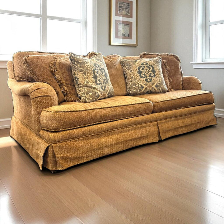 Sofa w/ 5 Accent Pillows