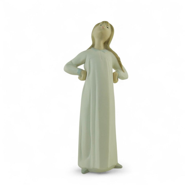 Girl in Nightshirt 4869 - matte