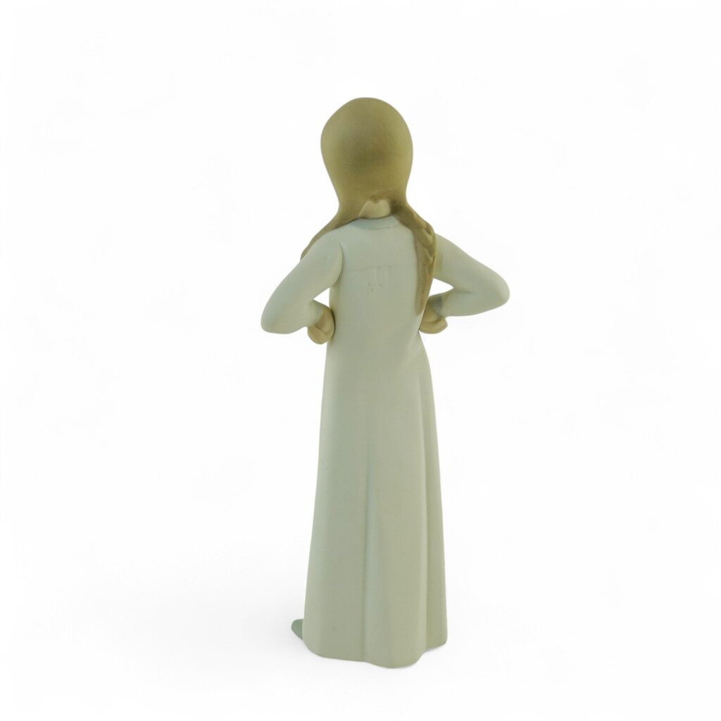 Girl in Nightshirt 4869 - matte
