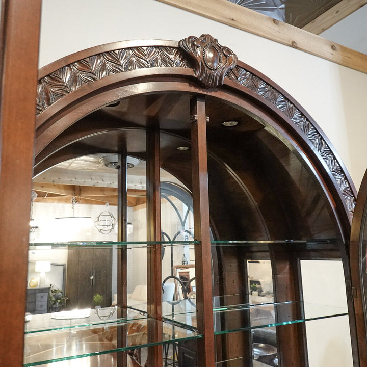 Grand Savannah Arch Top China Cabinet