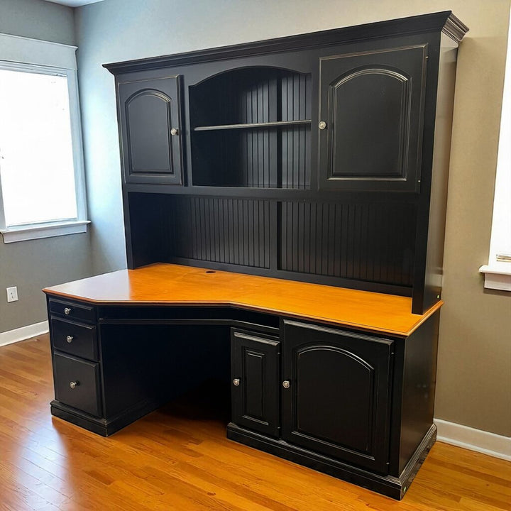 Desk w/ Hutch