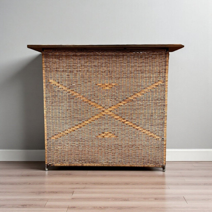 Rattan Bar