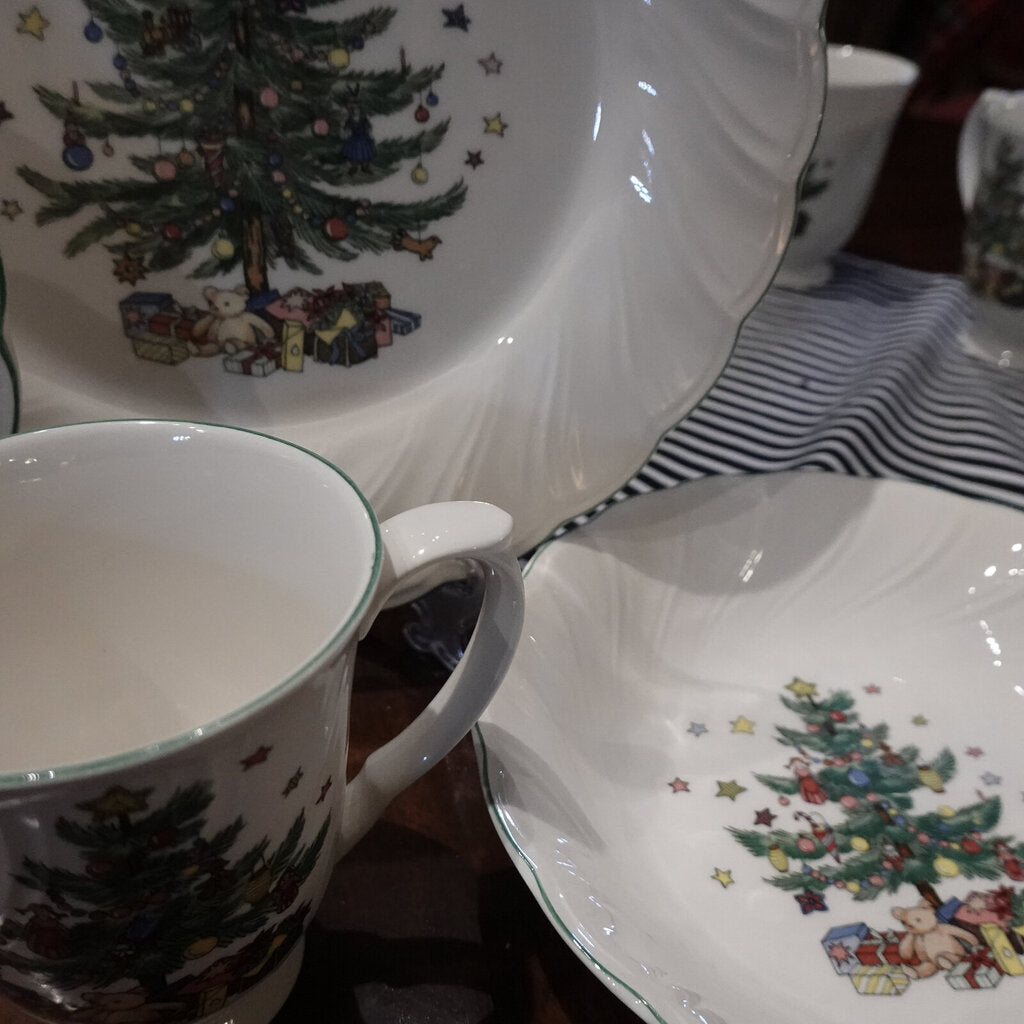 Large Set of Christmas Tree Dish Set