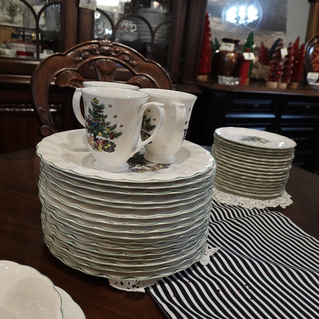 Large Set of Christmas Tree Dish Set