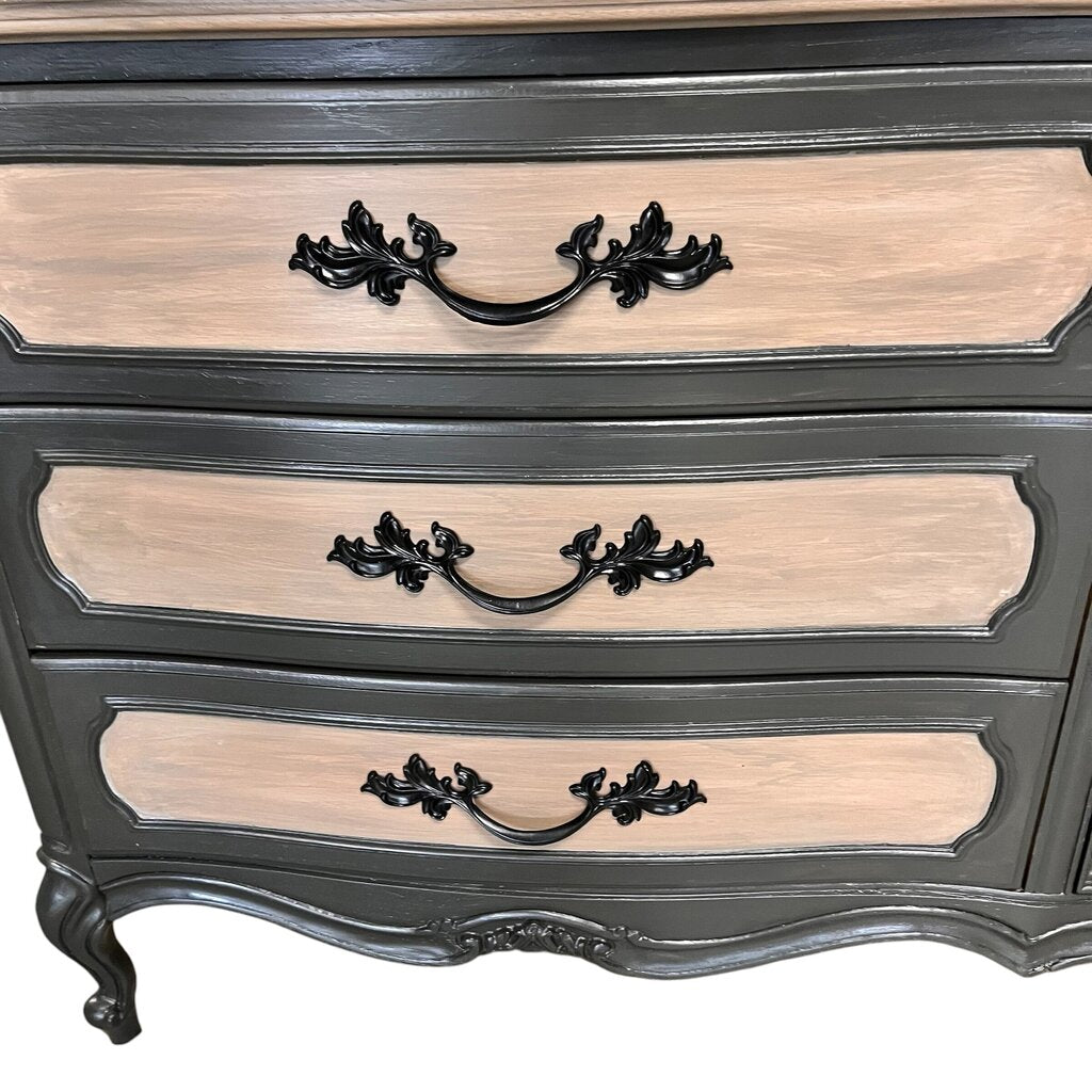 Orig Price $1500 - 9 Drawer Dresser