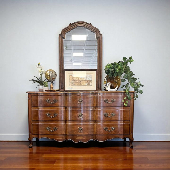 Dresser w/ 9 Drawers