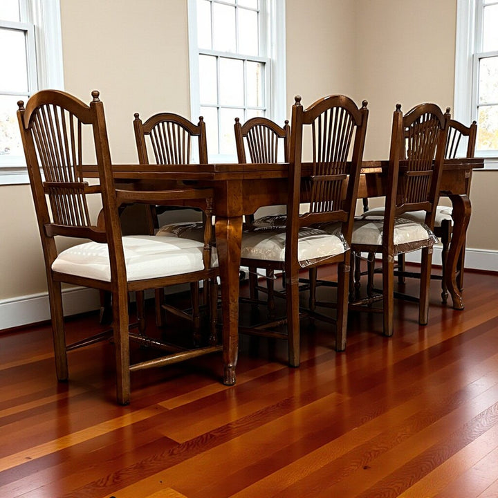 Extendable Avignon Dining Table w/ 6 Chairs