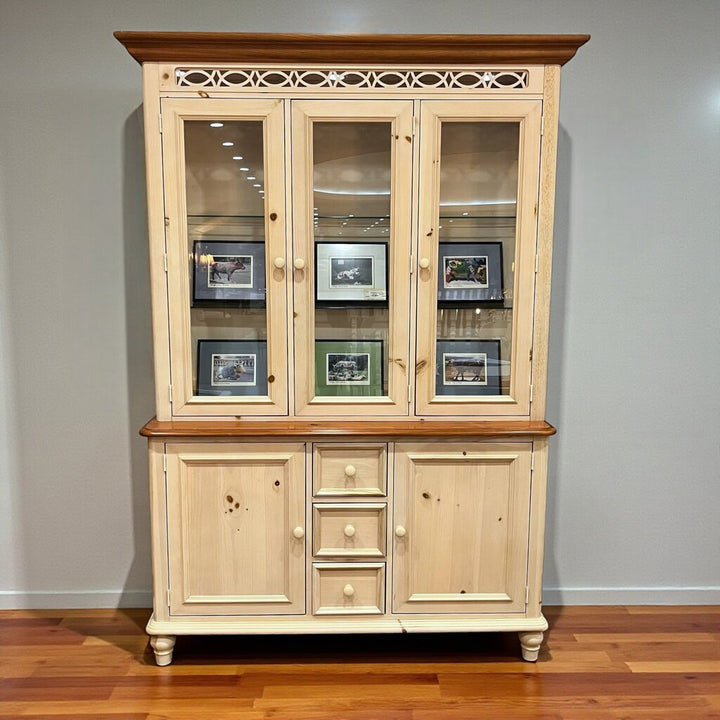 Knotted Pine Hutch w/ Light
