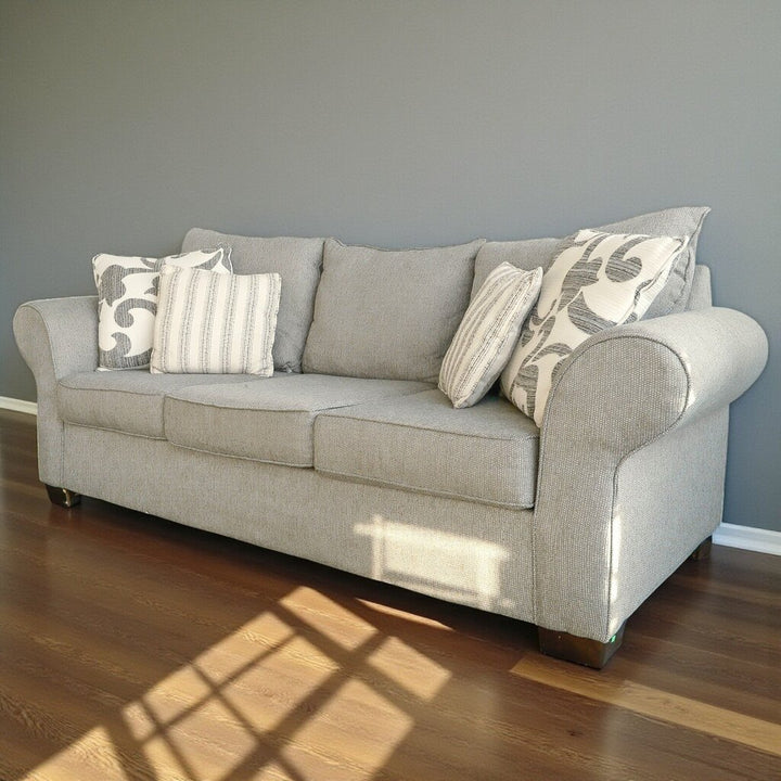 Sofa with 4 Accent Pillows