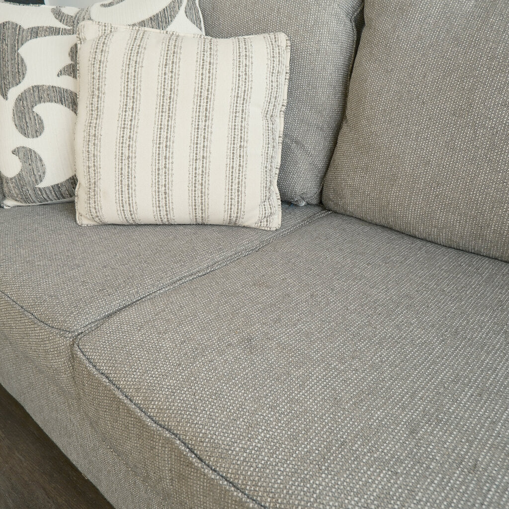 Sofa with 4 Accent Pillows