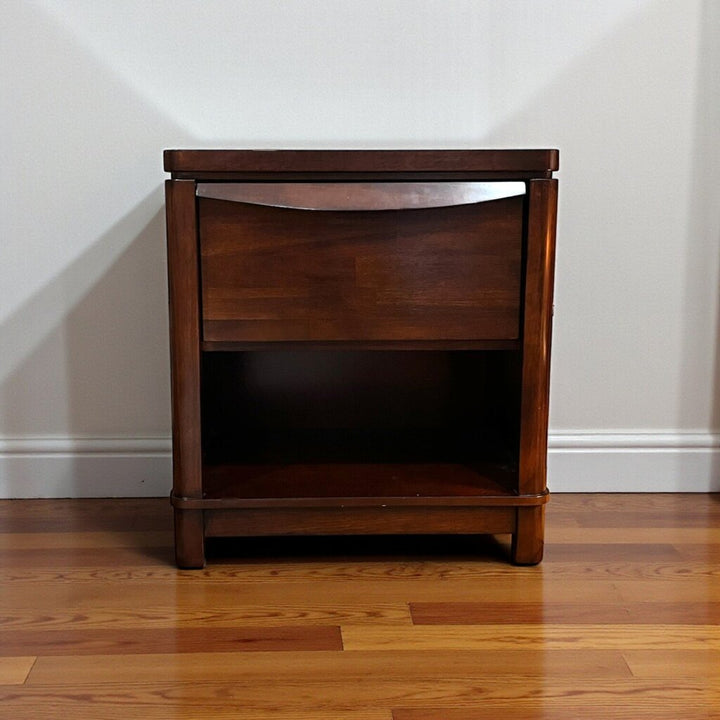 Nightstand w/ Drawer