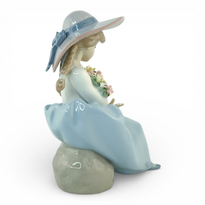 Fragrant Bouquet - Girl With Flowers 5862 - Acosta's Home