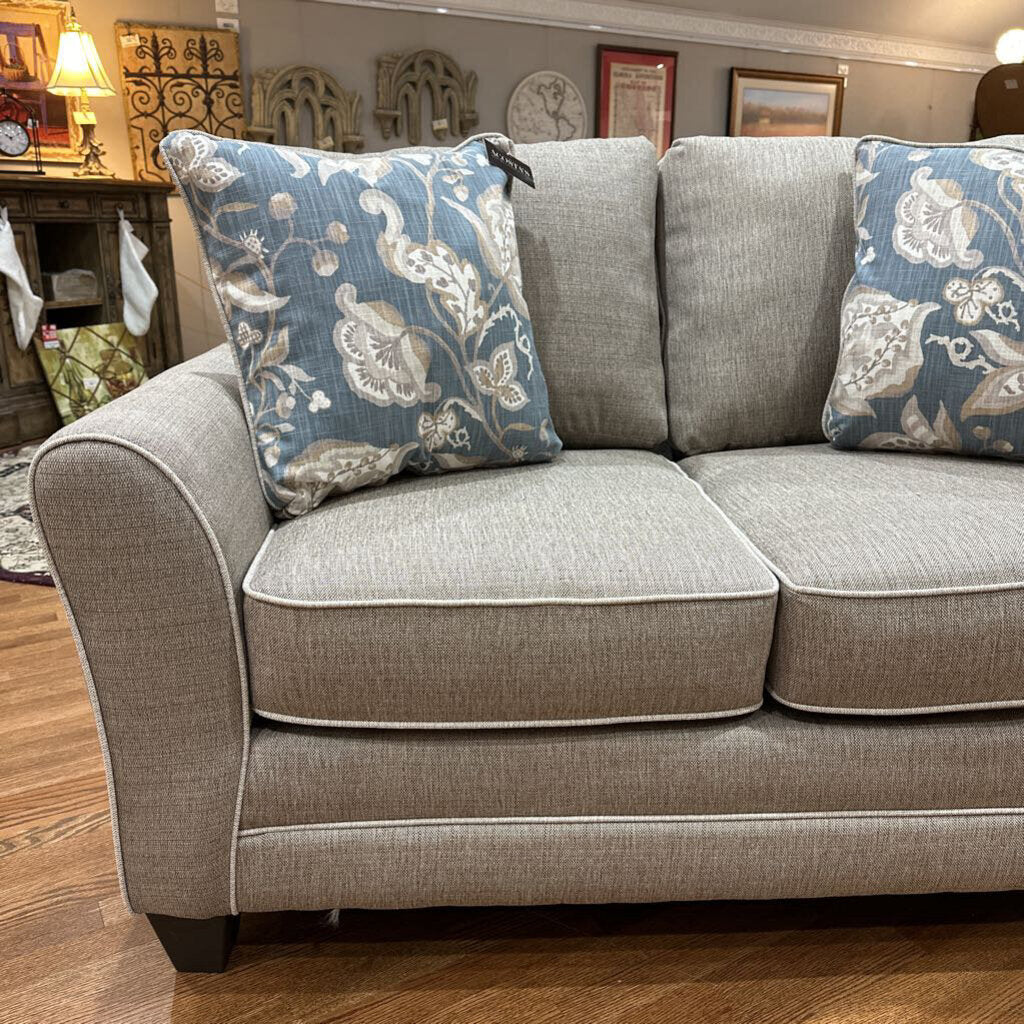 (BRAND NEW) Loveseat with Throw 2 Pillows