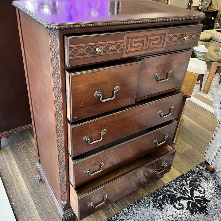 Antique Dresser w/ 6 Drawers