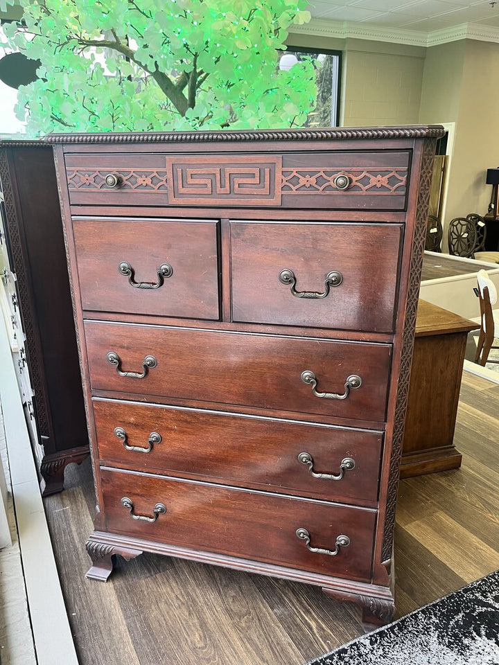 Antique Dresser w/ 6 Drawers