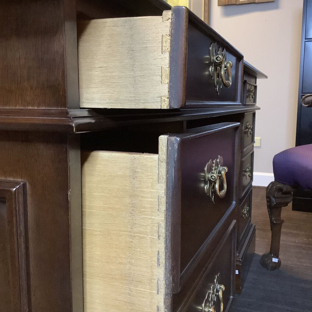 Executive Desk w/ 5 Drawers & 2 File Drawers