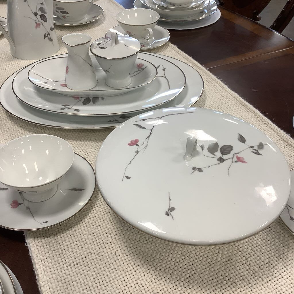 7 Pc. Place Setting Service for 6 "Quince" China Set + Extras!