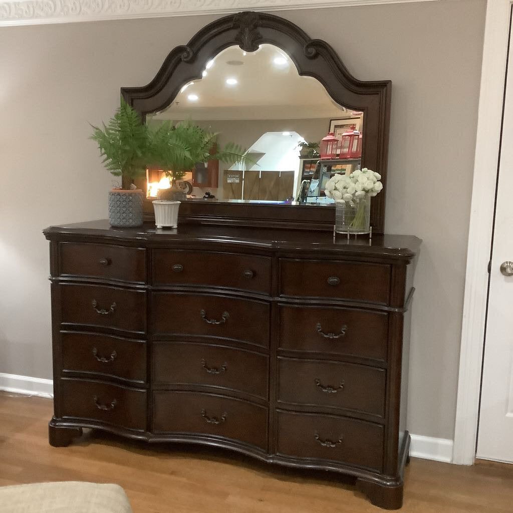 Dresser w/Mirror