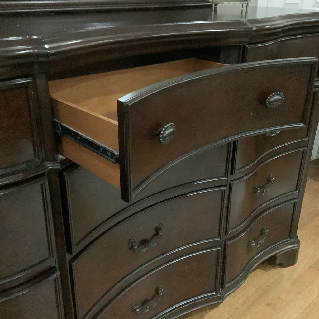 Dresser w/Mirror