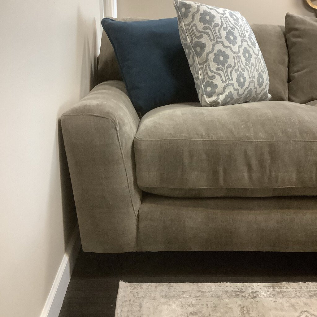 (BRAND NEW) Performance Fabric Sofa w/ Chaise