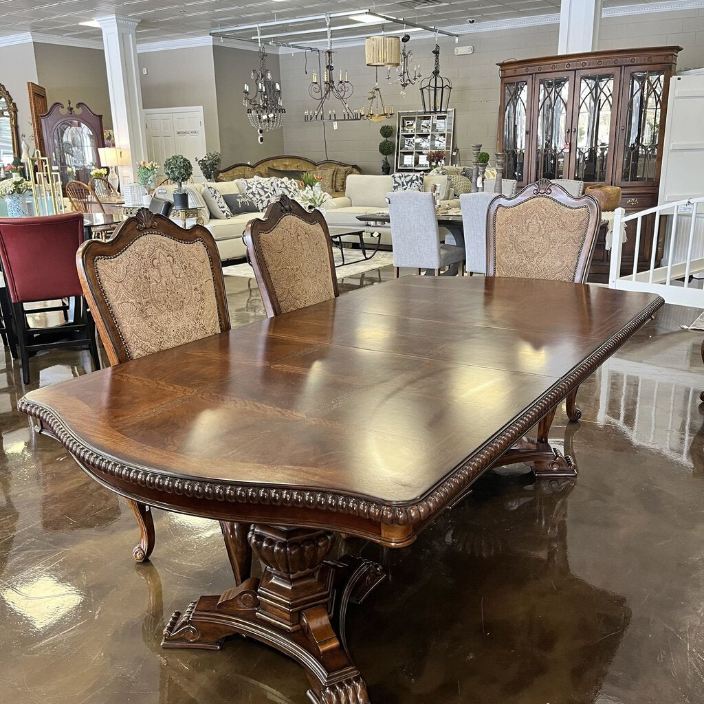 Orig Price $10045 - Dining Table w/ 8 Chairs, 3 Leaves, & Pads