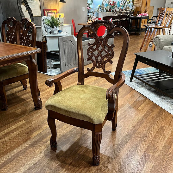 Dining Table w/Leaf, Pads,& 8 Chairs