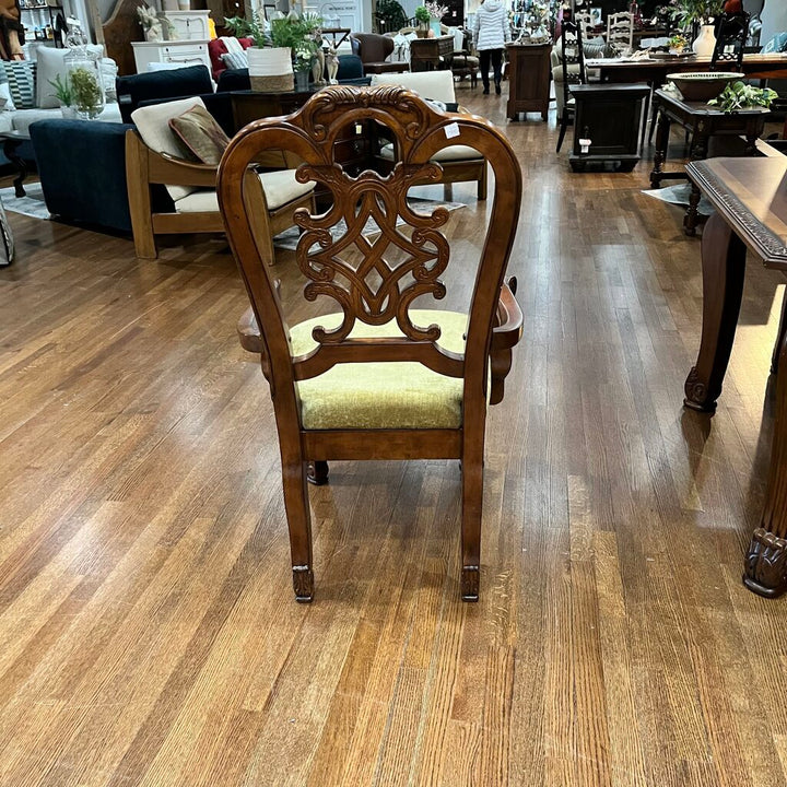 Dining Table w/Leaf, Pads,& 8 Chairs